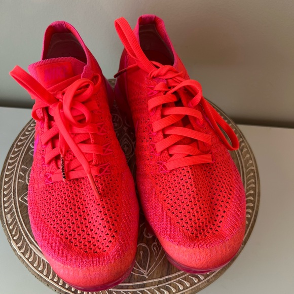 Nike Air VaporMax FlyKnit Sneaker Hyper Punch Pink Blast -- Hot Pink Color - Picture 5 of 8